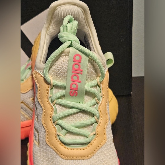 Adidas Kids Kaptir Flow 2.0 Shoes in Cream and Pink size 13K - Picture 3 of 10